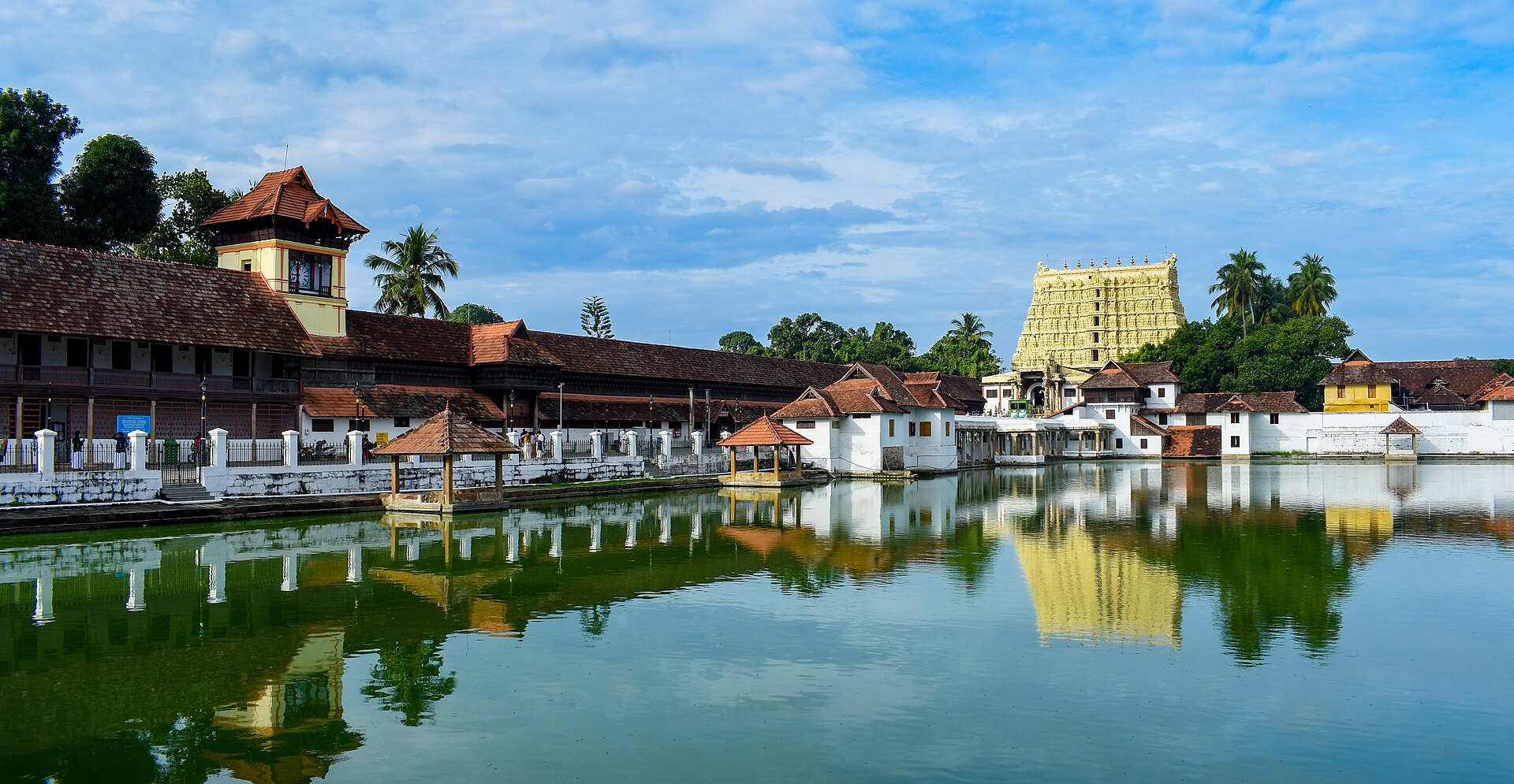 Thiruvananthapuram Padmanabhaswamy temple — photograph by Prasanthajantha